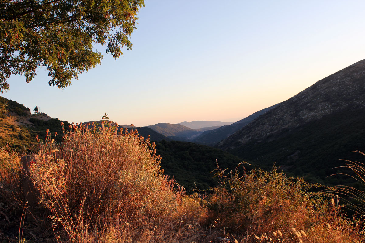 Закат в горах. Путь из Афин в Древнюю Грецию